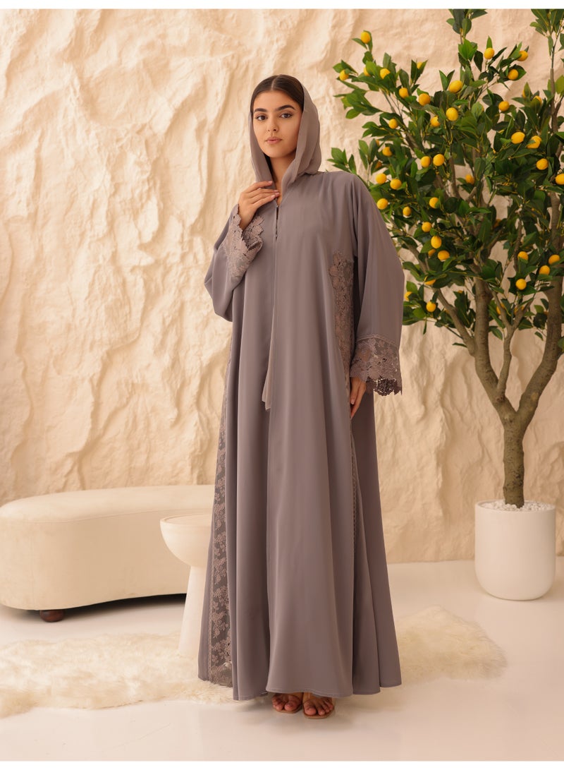 اكسا عباية مطرزة بالدانتيل بلاتينيوم رمادي - Image 1